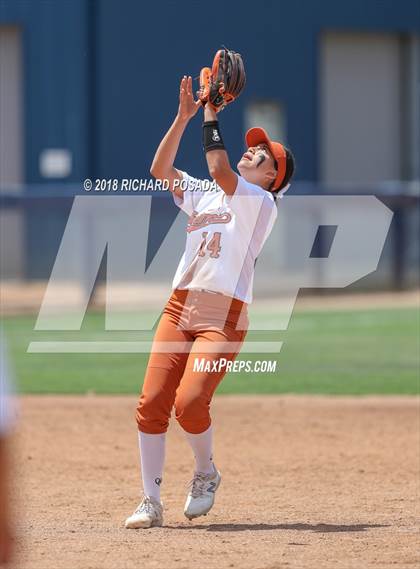 Thumbnail 2 in Dinuba vs. Selma (CIF DIII Final) photogallery.