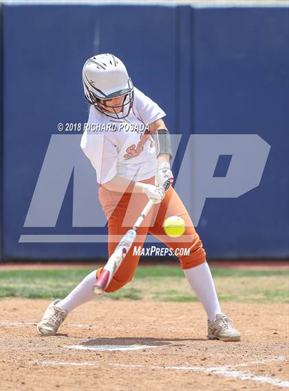 Thumbnail 1 in Dinuba vs. Selma (CIF DIII Final) photogallery.