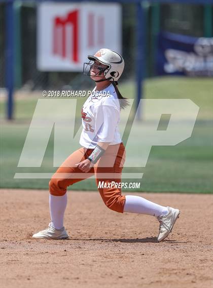 Thumbnail 2 in Dinuba vs. Selma (CIF DIII Final) photogallery.