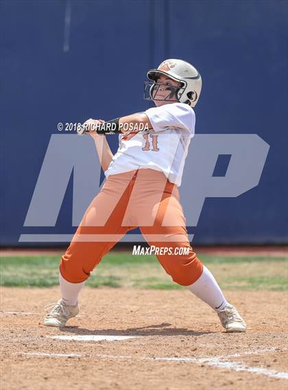 Thumbnail 2 in Dinuba vs. Selma (CIF DIII Final) photogallery.