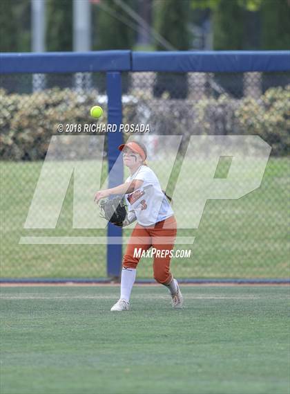 Thumbnail 1 in Dinuba vs. Selma (CIF DIII Final) photogallery.