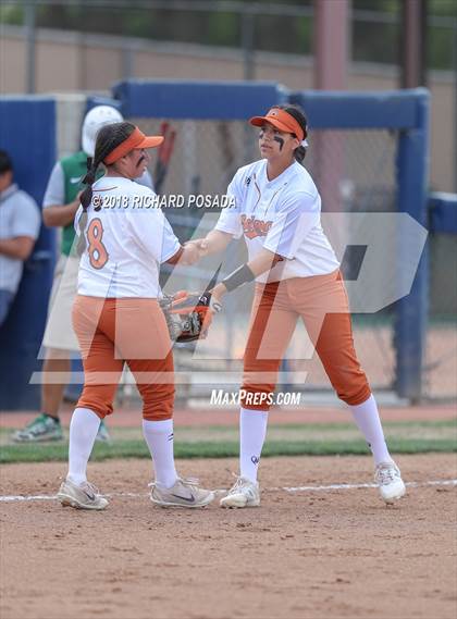 Thumbnail 2 in Dinuba vs. Selma (CIF DIII Final) photogallery.