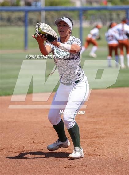 Thumbnail 3 in Dinuba vs. Selma (CIF DIII Final) photogallery.