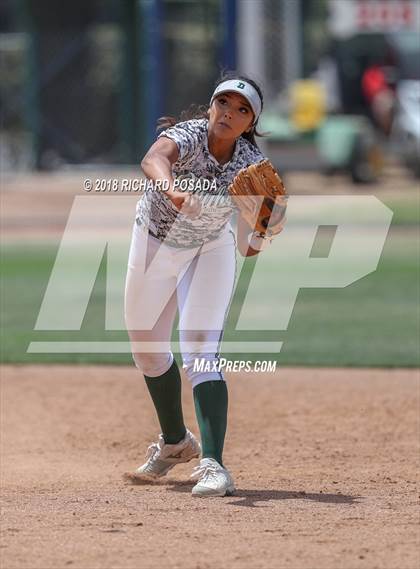 Thumbnail 1 in Dinuba vs. Selma (CIF DIII Final) photogallery.