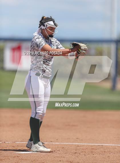 Thumbnail 1 in Dinuba vs. Selma (CIF DIII Final) photogallery.