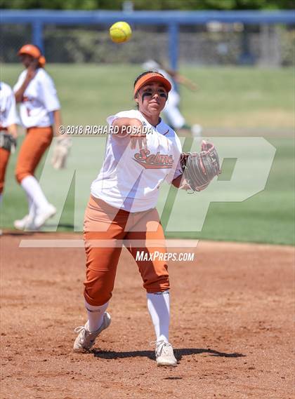 Thumbnail 1 in Dinuba vs. Selma (CIF DIII Final) photogallery.