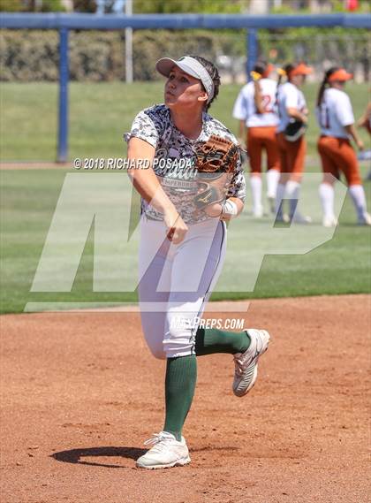 Thumbnail 3 in Dinuba vs. Selma (CIF DIII Final) photogallery.