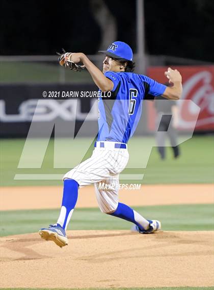 Thumbnail 2 in Salpointe Catholic vs Mesquite (AIA 4A Final) photogallery.