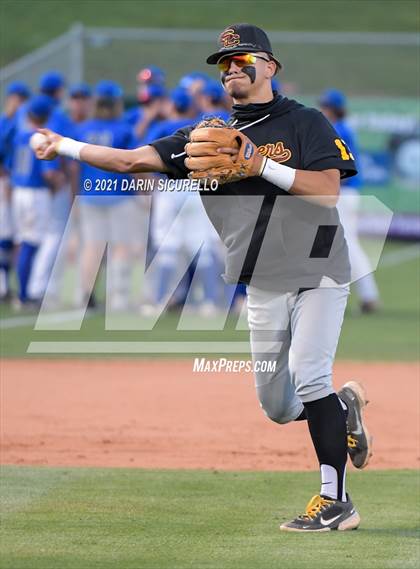 Thumbnail 2 in Salpointe Catholic vs Mesquite (AIA 4A Final) photogallery.