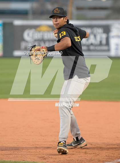 Thumbnail 3 in Salpointe Catholic vs Mesquite (AIA 4A Final) photogallery.