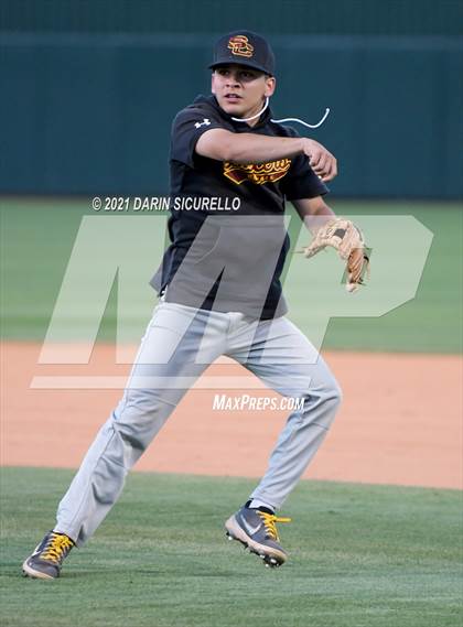 Thumbnail 3 in Salpointe Catholic vs Mesquite (AIA 4A Final) photogallery.