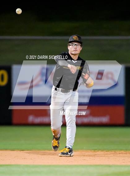 Thumbnail 3 in Salpointe Catholic vs Mesquite (AIA 4A Final) photogallery.