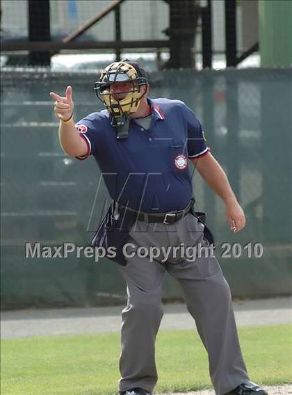 Thumbnail 2 in Haddam-Killingworth vs. Holy Cross (CIAC Class M Quarterfinal) photogallery.