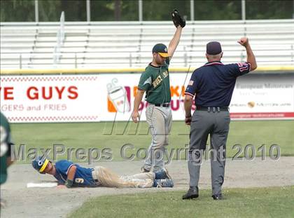 Thumbnail 3 in Haddam-Killingworth vs. Holy Cross (CIAC Class M Quarterfinal) photogallery.