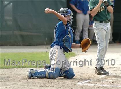 Thumbnail 1 in Haddam-Killingworth vs. Holy Cross (CIAC Class M Quarterfinal) photogallery.