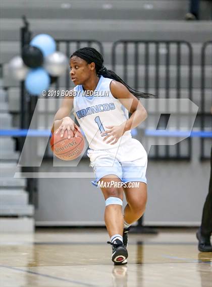 Thumbnail 2 in Clovis North vs. Clovis (CIF D1 Central Section Playoff) photogallery.