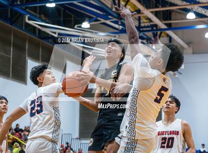 Thumbnail 2 in St. Louis vs. Nanakuli (HHSAA Division 1 Quarterfinal) photogallery.
