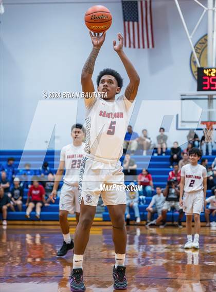 Thumbnail 3 in St. Louis vs. Nanakuli (HHSAA Division 1 Quarterfinal) photogallery.