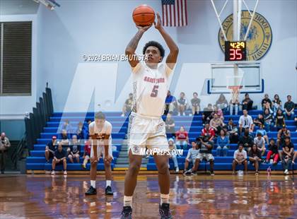 Thumbnail 2 in St. Louis vs. Nanakuli (HHSAA Division 1 Quarterfinal) photogallery.