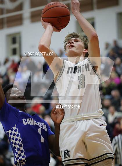Thumbnail 2 in Chillicothe vs. Pickerington North (OHSAA D1 District Semifinal) photogallery.