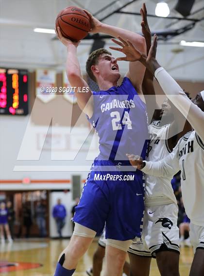 Thumbnail 3 in Chillicothe vs. Pickerington North (OHSAA D1 District Semifinal) photogallery.