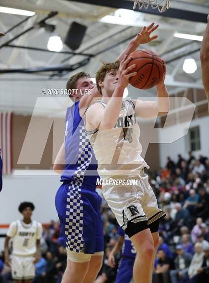 Thumbnail 3 in Chillicothe vs. Pickerington North (OHSAA D1 District Semifinal) photogallery.