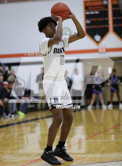 Thumbnail 2 in Chillicothe vs. Pickerington North (OHSAA D1 District Semifinal) photogallery.