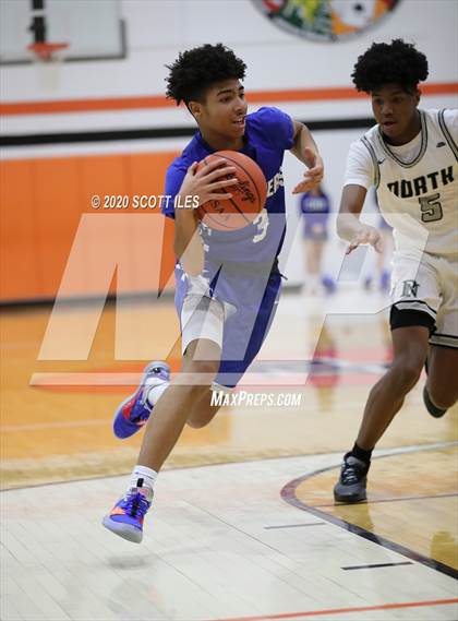 Thumbnail 3 in Chillicothe vs. Pickerington North (OHSAA D1 District Semifinal) photogallery.
