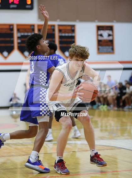 Thumbnail 3 in Chillicothe vs. Pickerington North (OHSAA D1 District Semifinal) photogallery.