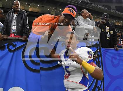 Thumbnail 2 in West Monroe vs. Landry-Walker (LHSAA Class 5A Final) photogallery.