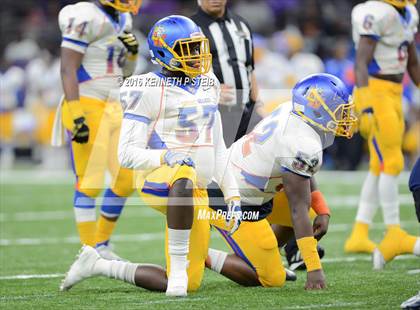Thumbnail 2 in West Monroe vs. Landry-Walker (LHSAA Class 5A Final) photogallery.