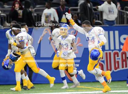 Thumbnail 1 in West Monroe vs. Landry-Walker (LHSAA Class 5A Final) photogallery.