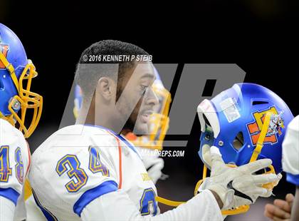 Thumbnail 2 in West Monroe vs. Landry-Walker (LHSAA Class 5A Final) photogallery.