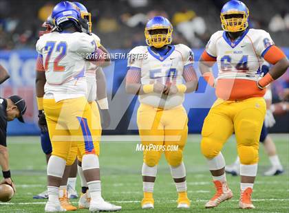 Thumbnail 2 in West Monroe vs. Landry-Walker (LHSAA Class 5A Final) photogallery.