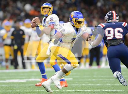 Thumbnail 1 in West Monroe vs. Landry-Walker (LHSAA Class 5A Final) photogallery.