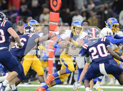 Thumbnail 3 in West Monroe vs. Landry-Walker (LHSAA Class 5A Final) photogallery.