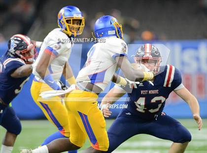 Thumbnail 1 in West Monroe vs. Landry-Walker (LHSAA Class 5A Final) photogallery.