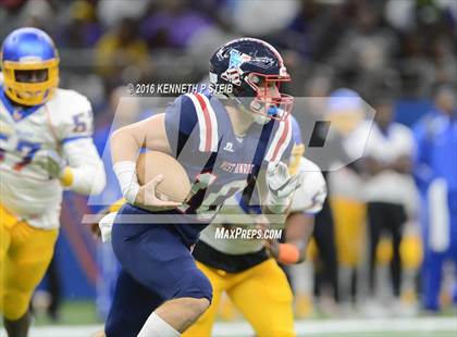 Thumbnail 3 in West Monroe vs. Landry-Walker (LHSAA Class 5A Final) photogallery.