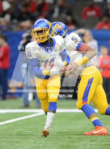 Thumbnail 3 in West Monroe vs. Landry-Walker (LHSAA Class 5A Final) photogallery.
