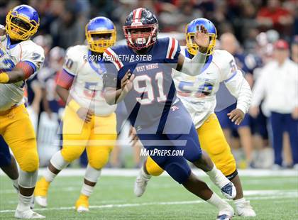 Thumbnail 2 in West Monroe vs. Landry-Walker (LHSAA Class 5A Final) photogallery.