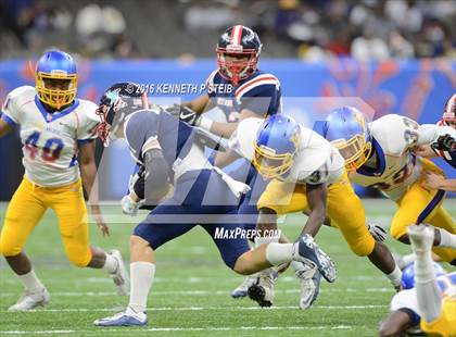 Thumbnail 3 in West Monroe vs. Landry-Walker (LHSAA Class 5A Final) photogallery.