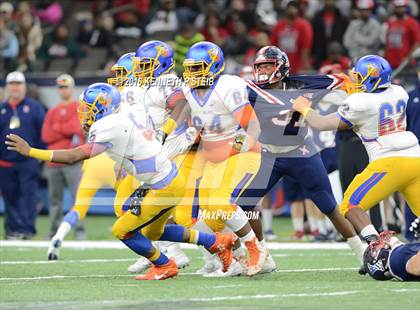 Thumbnail 3 in West Monroe vs. Landry-Walker (LHSAA Class 5A Final) photogallery.