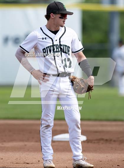 Thumbnail 3 in Riverside vs. South Allegheny (WPIAL 3A Semifinal) photogallery.