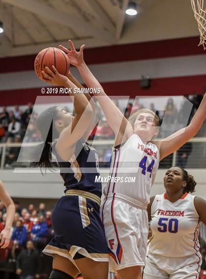 Thumbnail 2 in Cuthbertson vs. Freedom (NCHSAA 3A Western Regional) photogallery.