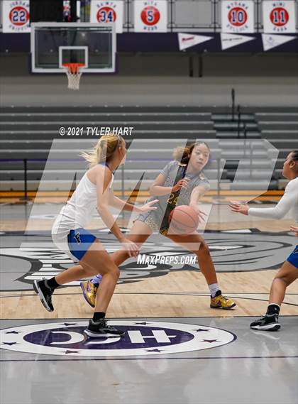 Thumbnail 2 in Reynoldsburg vs. Franklin Community (Sneakers for Santa Shootout) photogallery.