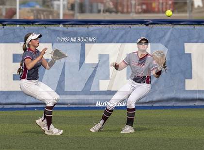 Thumbnail 3 in Auburn vs. Tolono Unity (IHSA 2A Super-Sectional) photogallery.