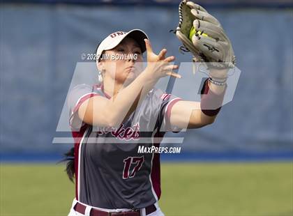 Thumbnail 1 in Auburn vs. Tolono Unity (IHSA 2A Super-Sectional) photogallery.