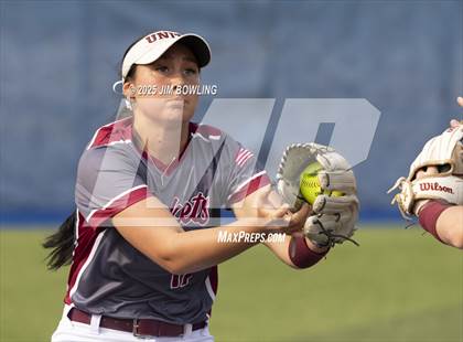 Thumbnail 2 in Auburn vs. Tolono Unity (IHSA 2A Super-Sectional) photogallery.