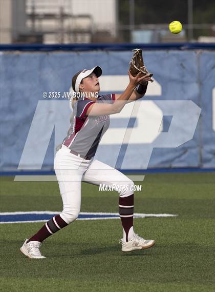 Thumbnail 3 in Auburn vs. Tolono Unity (IHSA 2A Super-Sectional) photogallery.