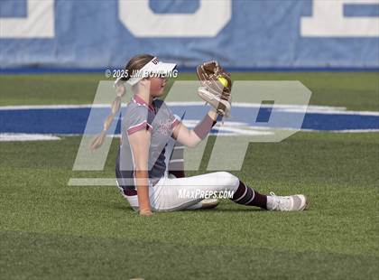 Thumbnail 3 in Auburn vs. Tolono Unity (IHSA 2A Super-Sectional) photogallery.